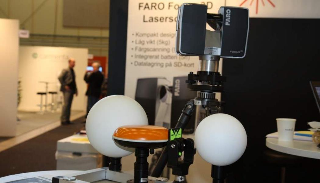 Ett komplett laserskanningsystem från Fugro och ATS. De bollliknande fixpunkterna används för postionsbestämning.