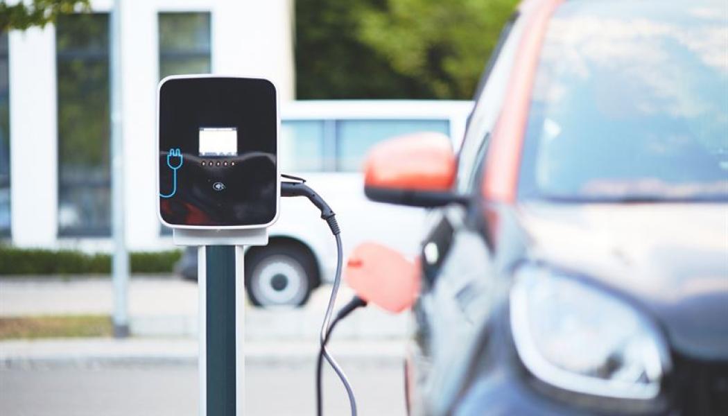 Den artificiella intelligensen använder algoritmer som kan justera priserna baserat på individuella faktorer, som batterinivå och bilens geografiska plats. Fotograf: Andreas 160578 / Pixabay