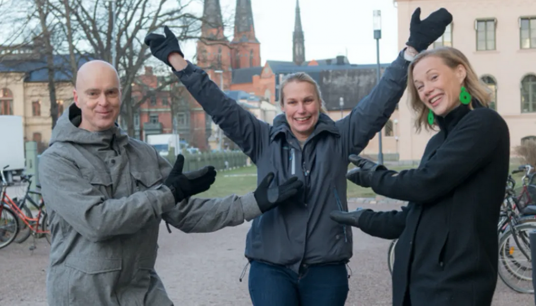 Per Askling och Karin Ripol, hälsar Magdalena Thorsbrink välkommen till bolaget. Foto: Structor
