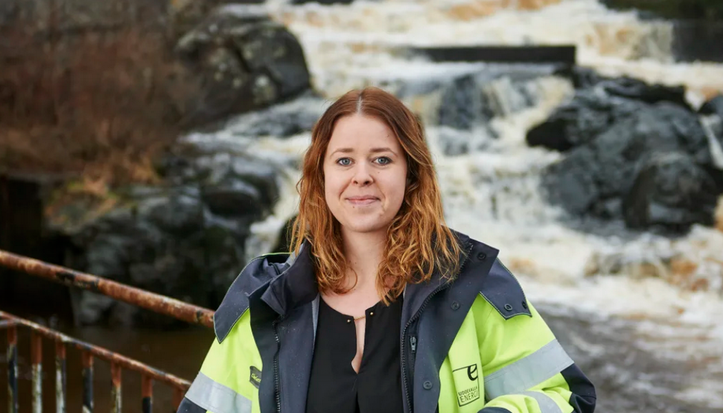 Charlotta Ekstrand jobbar som driftingenjör på Uddevalla Energi och är projektledare för arbetet med att modernisera miljötillstånden för samtliga fem vattenkraftverk. Foto: Uddevalla Energi