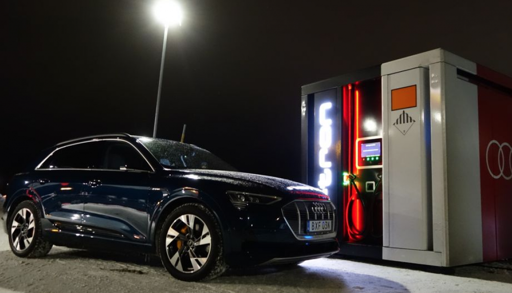 Jämtkraft tillsammans med Audi och SkiStar sätter upp åtta mobila snabbladdare i Ljusdal. Foto: Jämtkraft