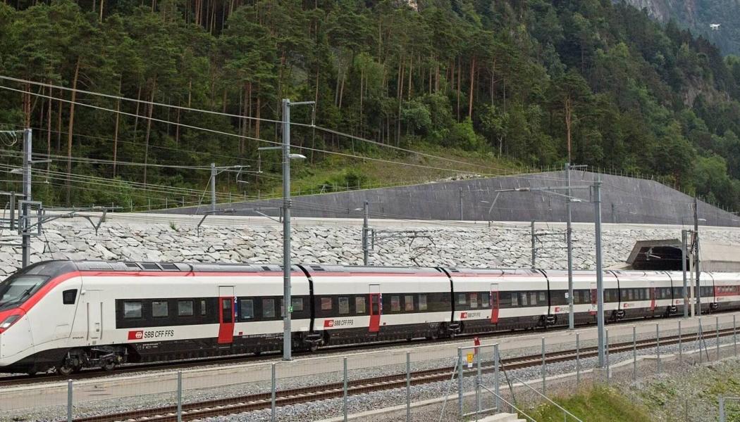 Under helgerna ökade antalet tåg successivt för att möta efterfrågan från fritidsresenärer, och från mars 2024 infördes ett tidigt pendeltåg för arbetspendlare från Ticino under vardagar. Denna gradvisa förbättring av tjänsten blev möjlig tack vare ett gott samarbete över olika avdelningar inom SBB. Foto: SBB