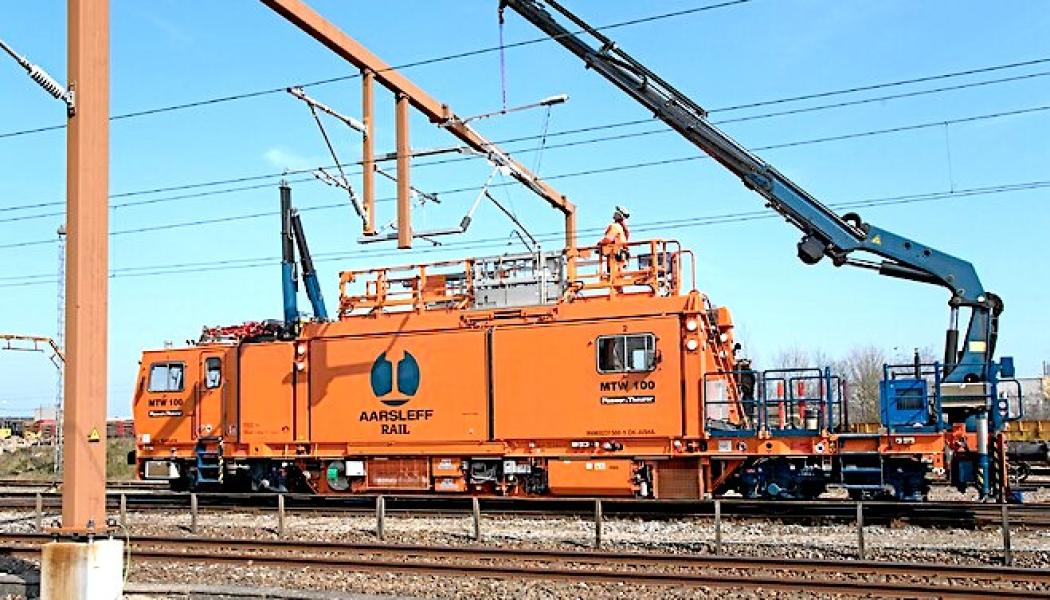 Aarsleff Rail har nyligen avslutat byggnationer av gångbroar och hissystem vid stationerna i Dale och Evanger på Bergensbanen i Norge, berättade en representant för Aarsleff Rail på mässan. Detta projekt är en del av den modernisering som genomförs för att förbättra kapaciteten och rusta stationerna för framtida trafik. 
Foto: Aarsleff Rail
