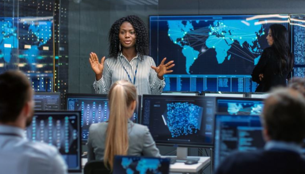 ABB Ability Cyber Security Workplace samlar säkerhetsverktyg på ett ställe i en digital plattform som strömlinjeformar visningen av komplex information och minskar riskexponeringen. Foto: ABB