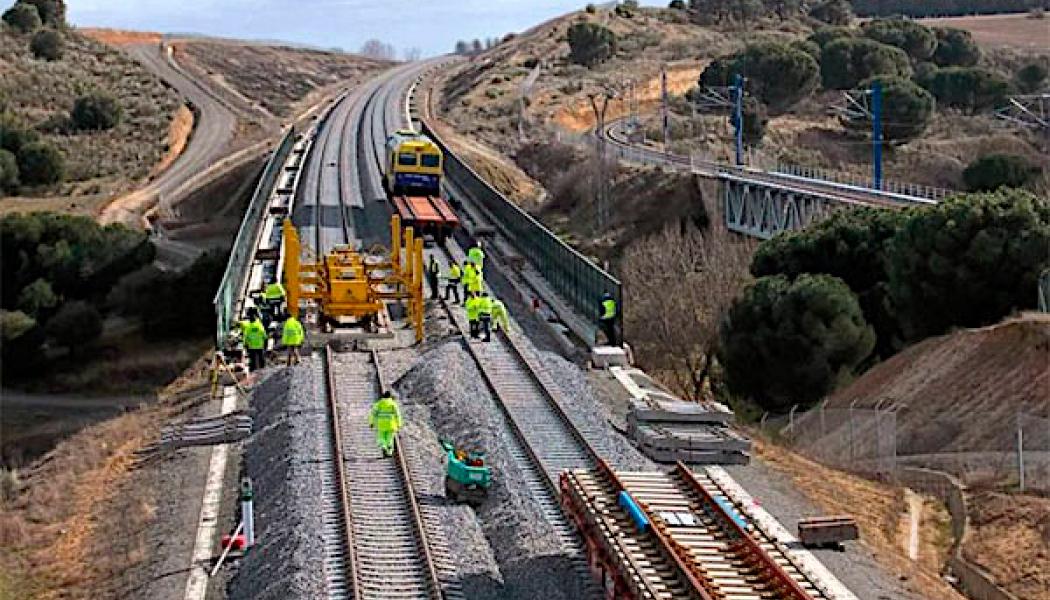 Underhåll av järnväg i spanska Galicien. Foto: Adif Infrastructura