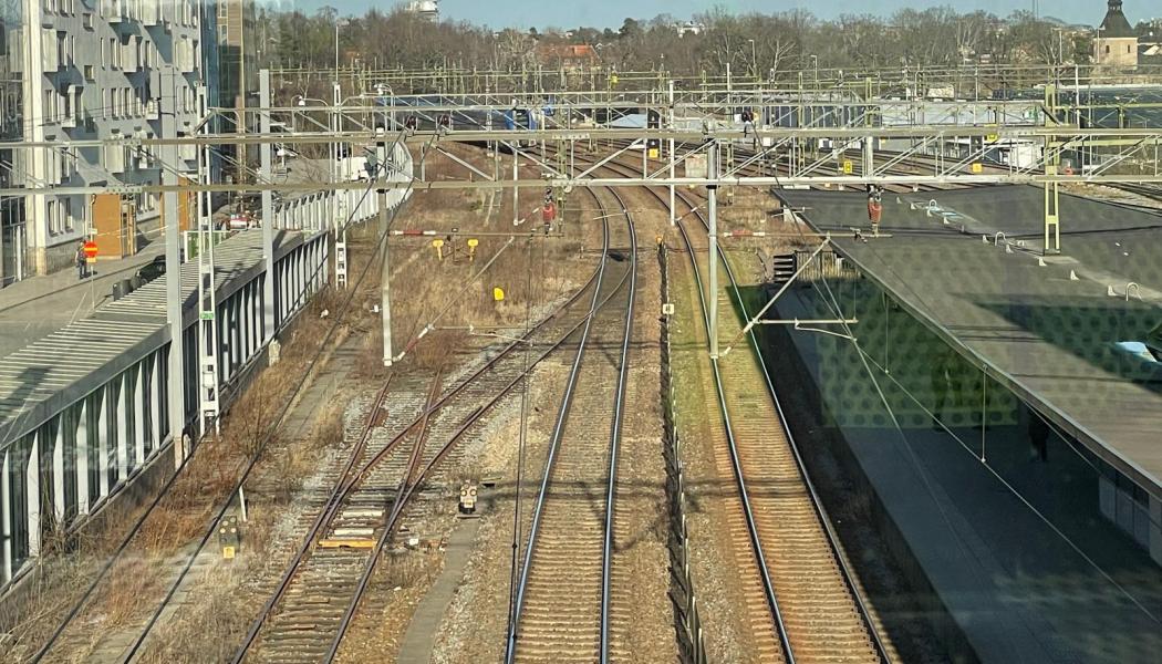 Älvsjö pendeltågsstation är en av stationerna som påverkas av sommarens banarbeten i SL-trafiken. Foto: Stina Wickkenberg