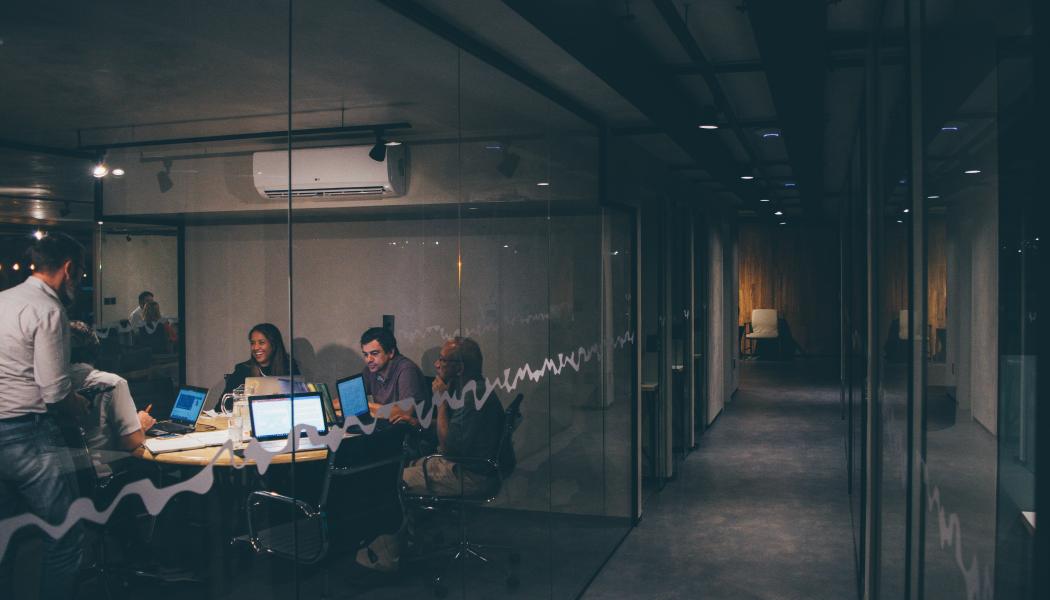 Hela 82 procent av de tillfrågade tror att deras anställda saknar kritisk cybersäkerhetskunskap. Foto: mario goghunsplash