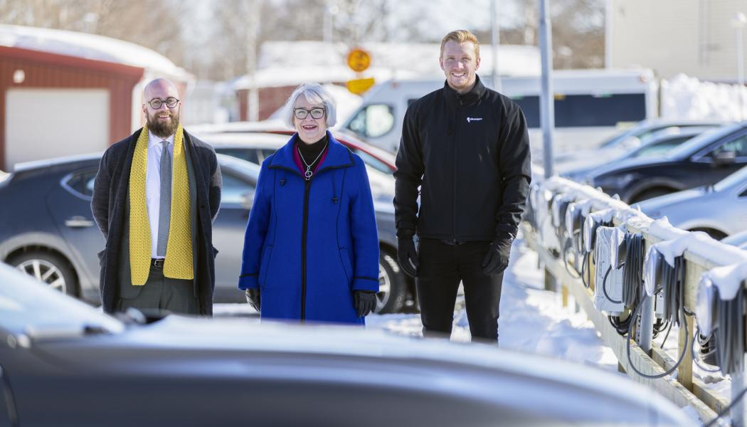 Daniel Degerman, Skellefteå Kraft, Britt-Marie Grahn, bostadsrättsföreningen Torpet och Benjamin Stenlund, Riksbyggen
elbil bostadsrättsförening laddbox Fotograf: Patrick Degerman