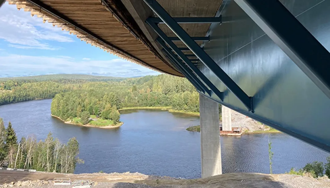Ny bro byggs på E12 inom Umeåprojektet. Foto: Trafikverket