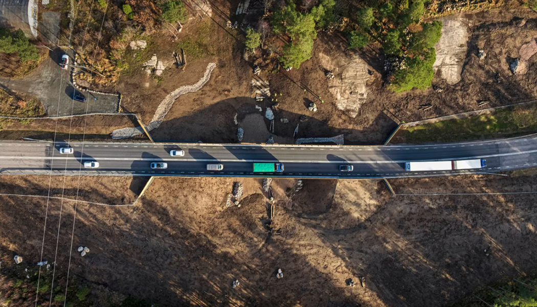 Beräknad byggtid för landskapsbron i Partille var två år, men Svevia blev klar 10 månader tidigare. Foto: Svevia