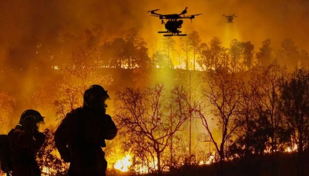 Självstyrande, flygande plattformar kan snabbt kan lösa viktiga uppdrag. Civilt kan de användas vid olyckor, miljöutsläpp, naturkatastrofer och för övervakning av gränser på land och till sjöss. Miltärt kan de användas för övervakning av slagfält och skydd av baser. Foto: Blekinge Tekniska Högskola