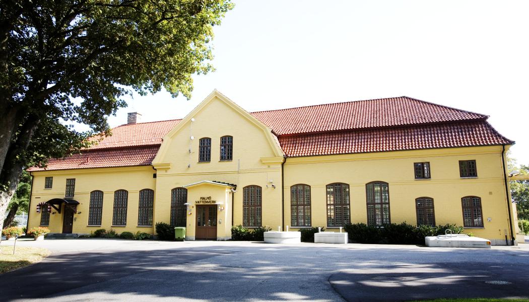 Huvudbyggnaden vid Bulltofta vattenverk. Foto: VASYD