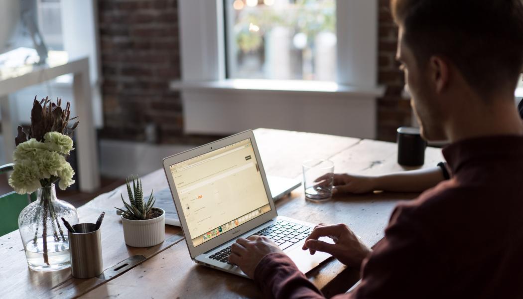 När offret väl har klickat på länken, hänvisas han eller hon vidare till en inloggningssida, där hackare kan komma åt deras känslig information. Foto: bench accounting/unsplash