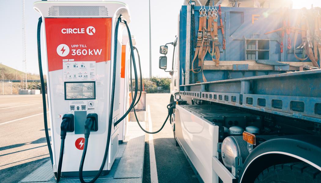 Med de nya laddplatserna för tung trafik täcks fler strategiskt viktiga rutter genom Sverige. Foto: Circle K