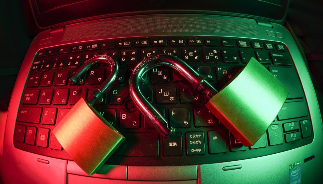 Först datastöld, sedan utpressning. I takt med att företag har blivit bättre på att motstå ransomware-attacker och kan återstarta sina system genom backup väljer angriparna att stjäla data. Foto: fly d gkI/unsplash