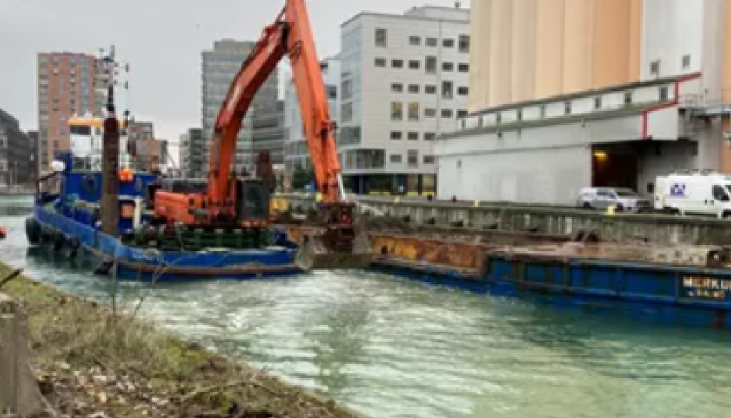 Jordmassor från Åkarp blir havsbotten i Malmö hamn. Foto: Trafikverket