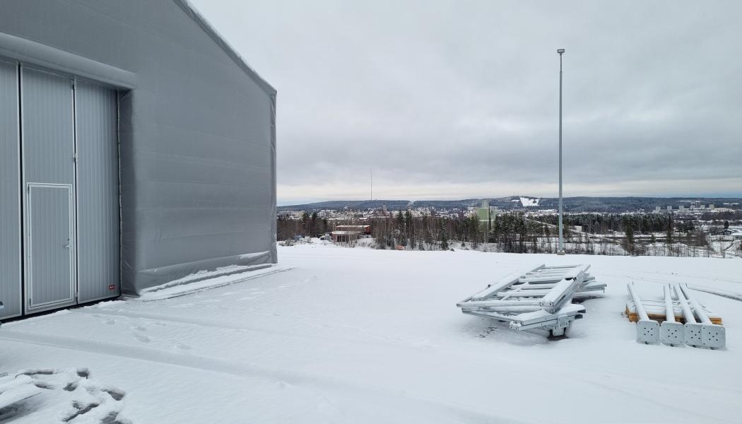 Återstående arbete innefattar däckbygge, målning av landningsyta, installation av uppvärmning samt staket och grind. Foto: Skellefteå Science City