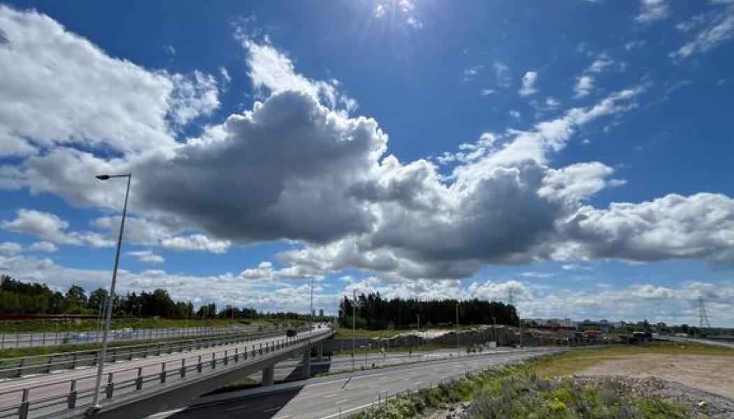 Delsträckan, som sträcker sig från Häggvik till Hjulsta, var ursprungligen planerad att vara tillgänglig för trafik först hösten 2026. Foto: Trafikverket