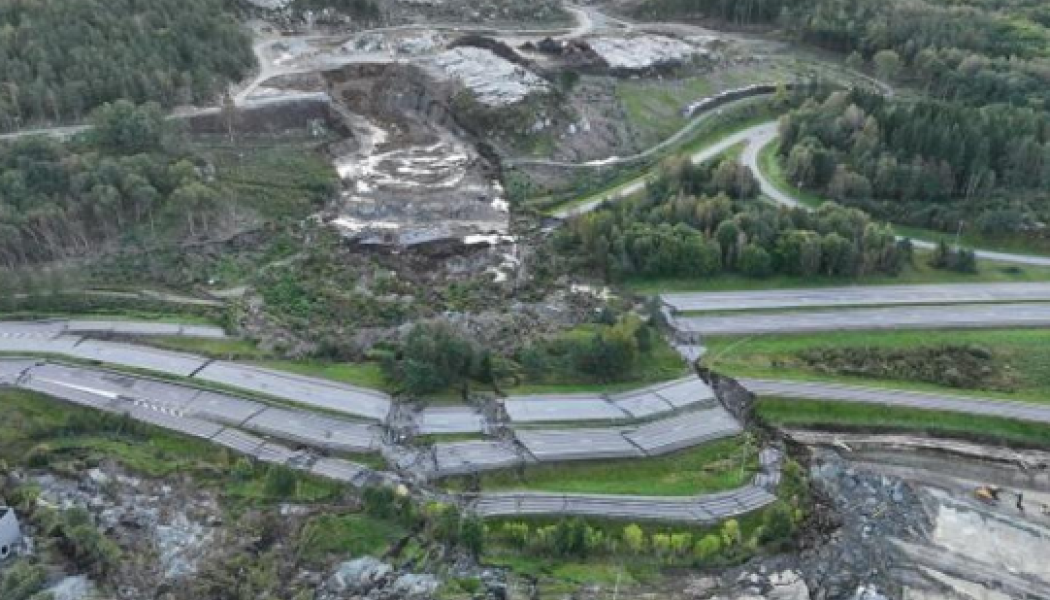 Natten till den 23 september 2023 inträffade ett kraftigt jordskred i Stenungsund som raserade stora delar av E6. Foto: Trafikverket