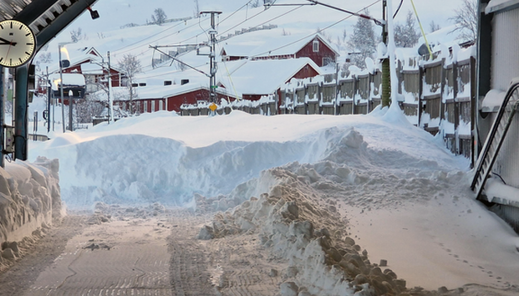 Snömängden i området för återställningen gör att prognosen skjuts fram. Foto Trafikverket
