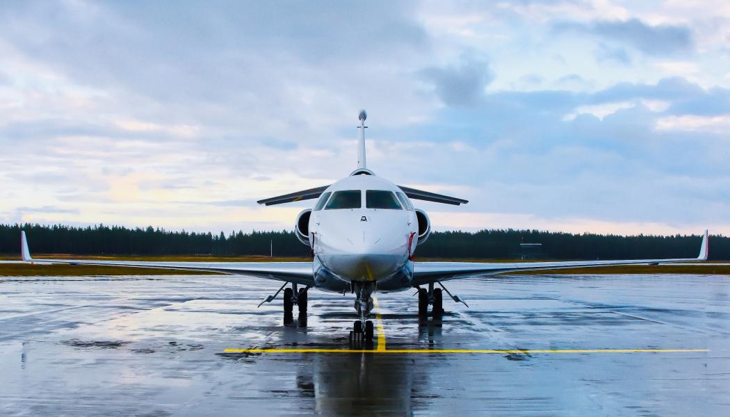 Efter vi i flera år uppmärksammat riksdag och regering om de regionala flygplatsernas ohållbara situation, kom till slut Peter Normans Flygplatsutredning. Foto: niklas jonasson/unsplash