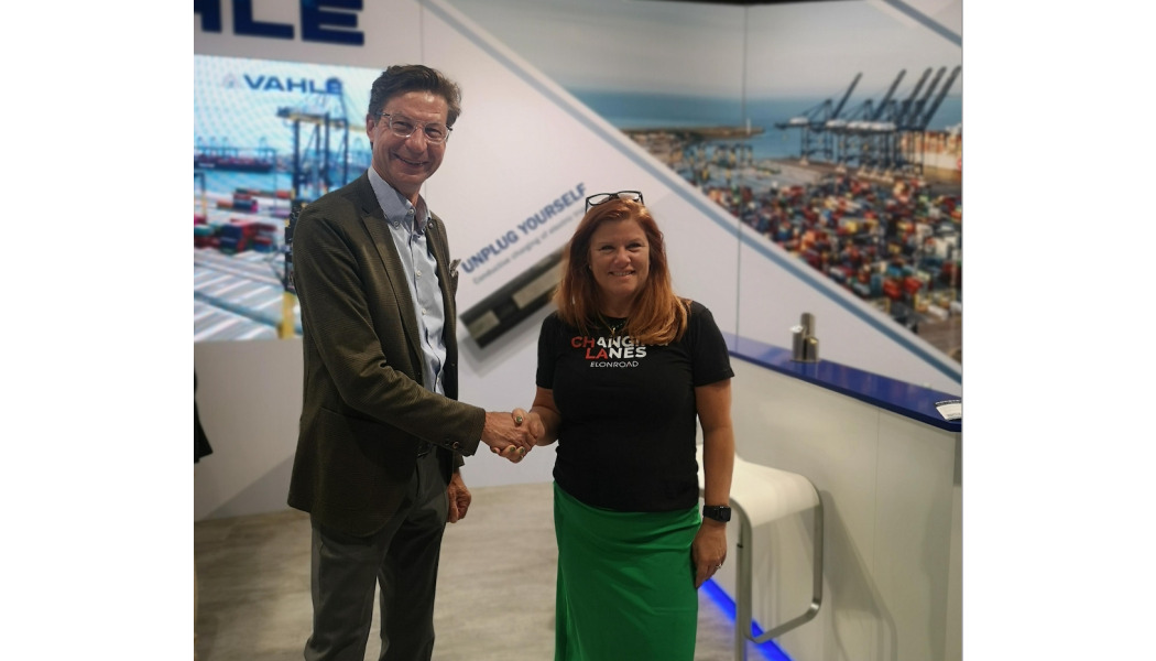 Achim Dries VD för VAHLE och Karin Ebbinghaus VD för Elonroad. Foto: Elonroad