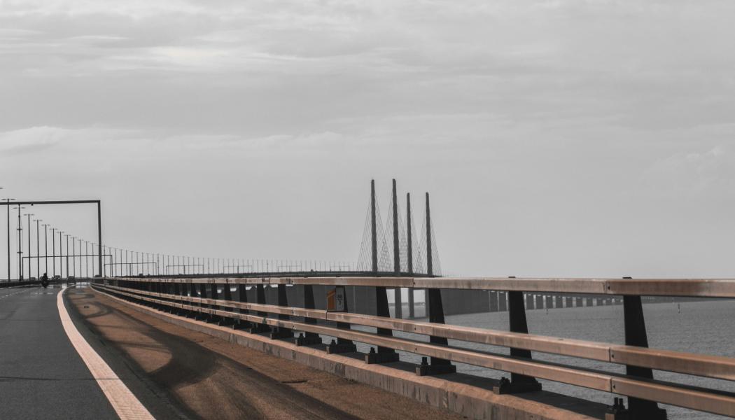 Öresundsbrons fibernät uppgraderas.  Foto: laurenz heymann/unsplash