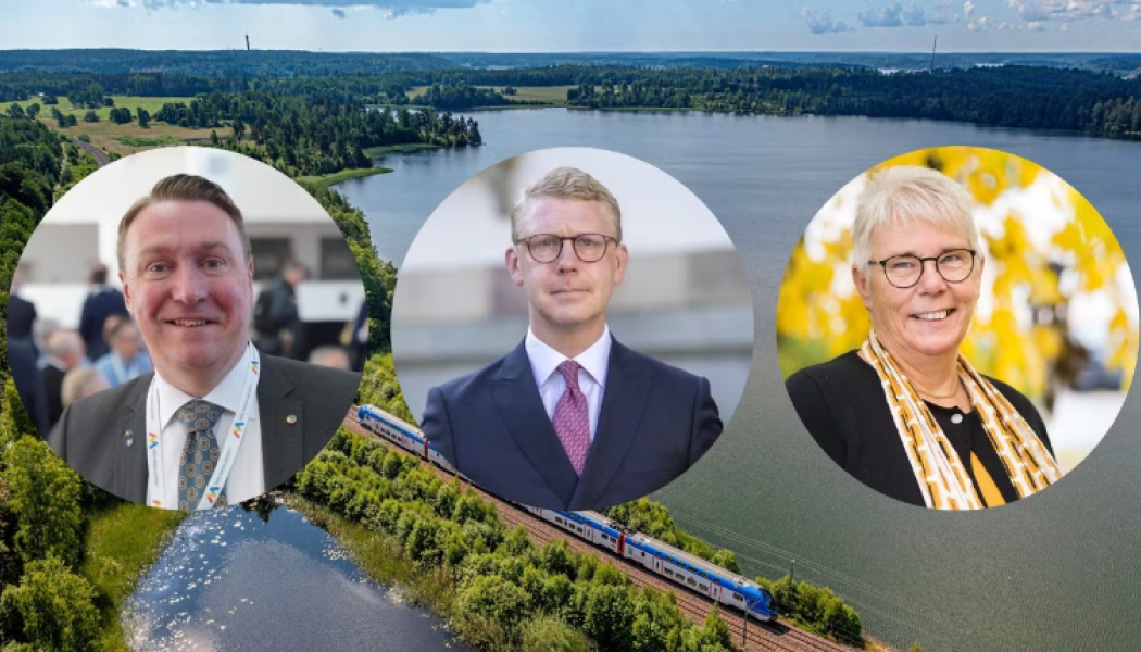 Jens Sjöström (S), Region Stockholm och ordförande Mälardalsrådet, Kristoffer Tamsons (M), Region Stockholm och ordförande En Bättre Sits samt Monica Johansson (S), Region Sörmland och vice ordförande En Bättre Sits. Mälartåg som bakgrund. Pressbild.