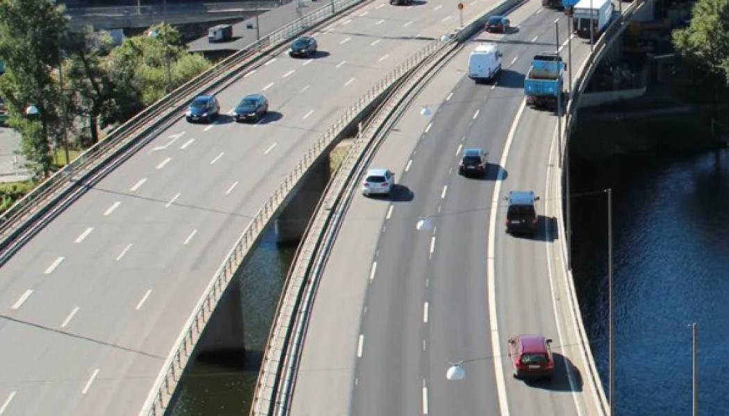 Essingeleden består av många broar och är en av Sveriges mest trafikerade vägsträckor. Foto: Trafikverket