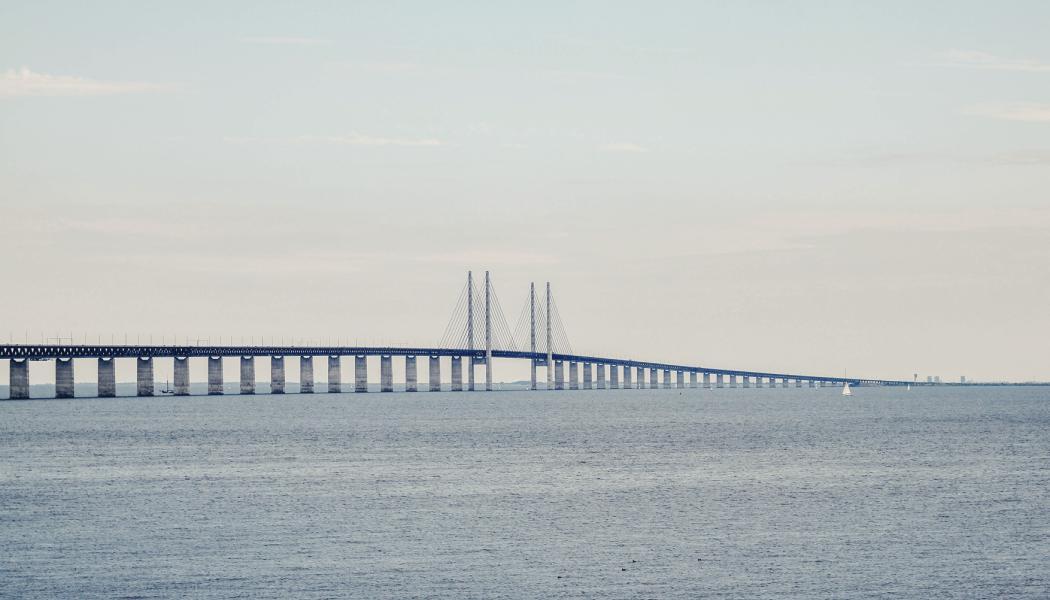 Rapporten lyfter vikten av att integrera turismfrågor i samhällsplaneringen och att se besöksnäringen som en strategisk del av regional utveckling. Behovet av långsiktiga investeringar i järnvägskapacitet och samordning över Öresund understryks. Foto: Simon Larsen