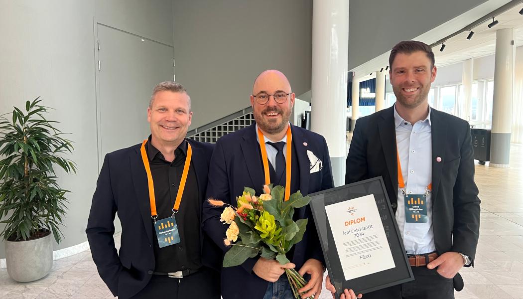 Glad trio från Fibra, som utsetts till 