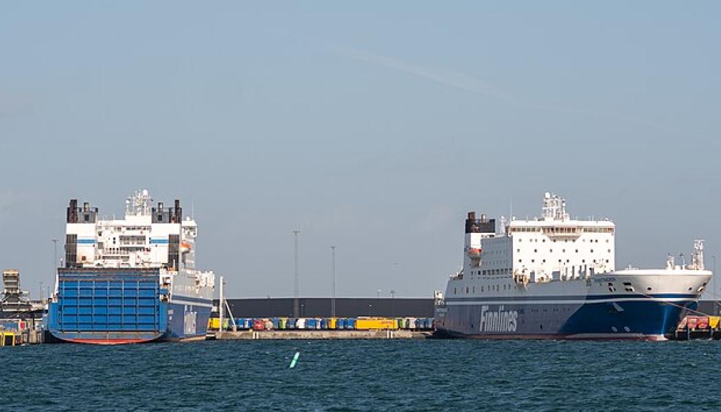 Finnlines-fartygen Finnpartner (till vänster) och Finntrader (till höger) i Malmö april 2026. Foto: ArildV/wikimedia Commons/https://commons.wikimedia.org/wiki/File:Finnlines_Malm%C3%B6_April_2026_01.jpg