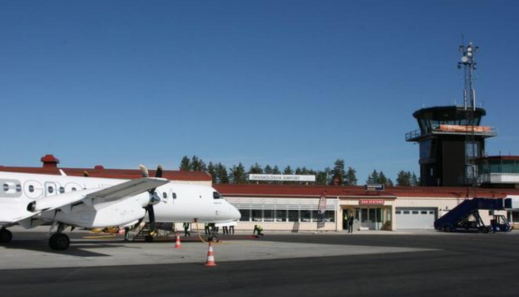 Enligt rapporten har flyget blivit allt viktigare för samhällsviktig verksamhet som totalförsvar, räddningstjänst och ambulansflyg. Foto: Örnsköldsviks kommun