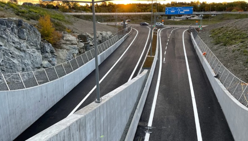 Sedan byggstarten 2016 har det sprängts ut ca 6 900 000 kubikmeter berg vilket motsvarar volymen på 12 Globen. Foto: Trafikverket