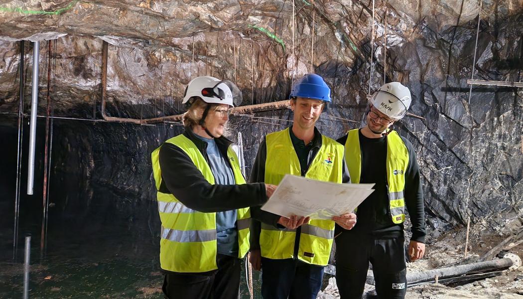 I ett av bergrummen ser vi Ulrika Sagebrand, Björn Widarsson och Henric Andersson. Foto: FVB