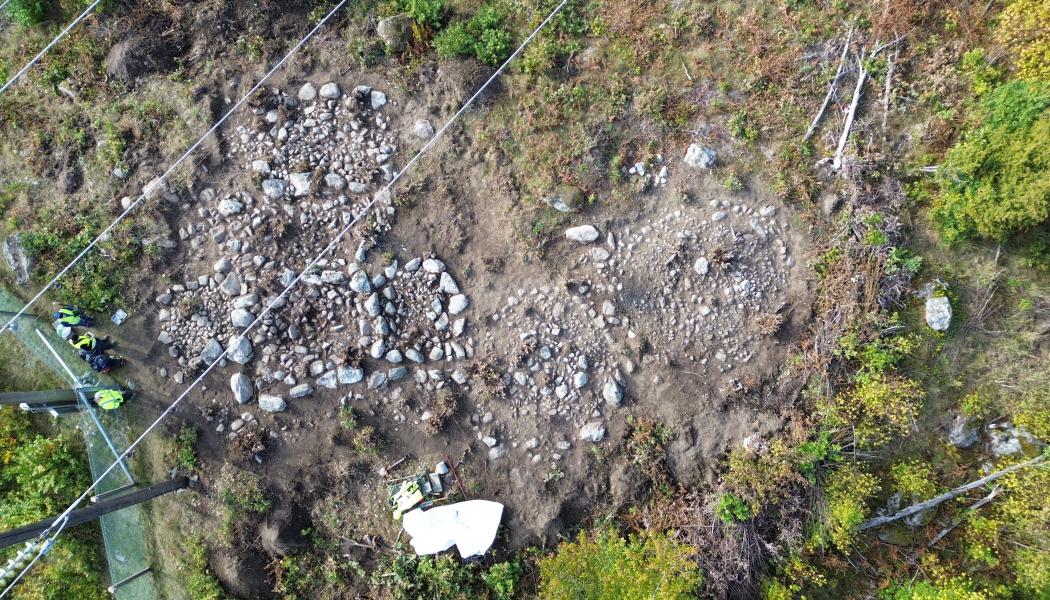 Bronsåldersgravar under elledningar. Foto: Vattenfall