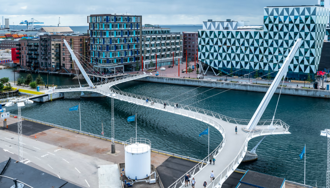 Varvsbron och södra hamnbassängen vid Oceanhamnen. Foto: Helsingborgs stad