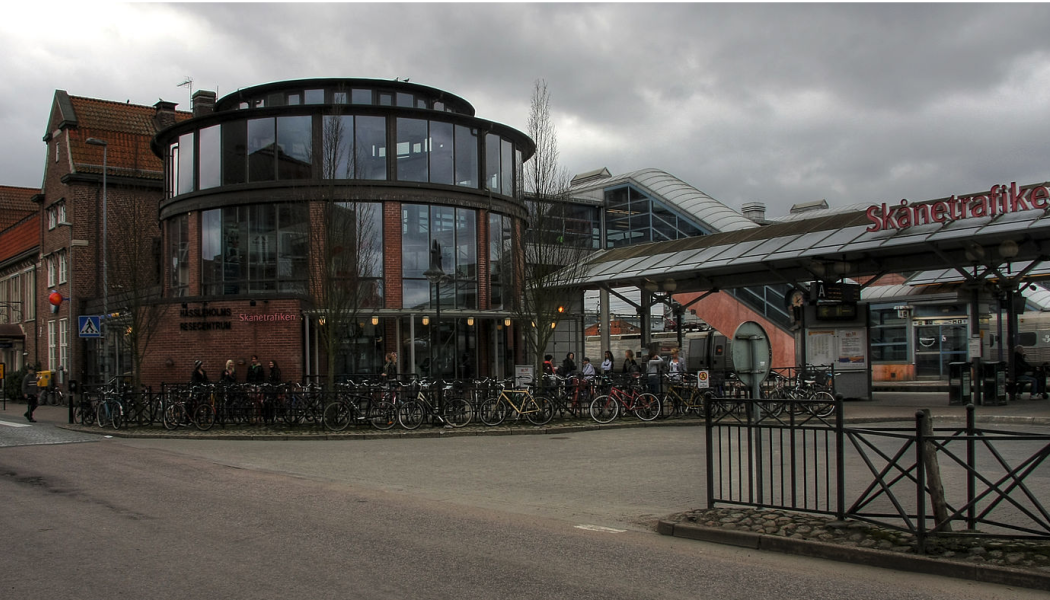 Nu blir det nytt dubbelspår mellan Hässleholm och Lund. Här Hässleholms centralstation. Foto: David Castor 

