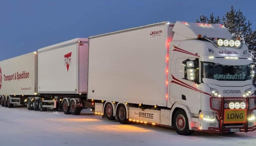 Den nya regeln innebär att dubbeltrailers i stort sett kommer att kunna använda hela det danska motorvägsnätet, med undantag för några få områden där anpassningar skulle bli alltför kostsamma. Foto: Company HCS A/S Transport & Spedition
