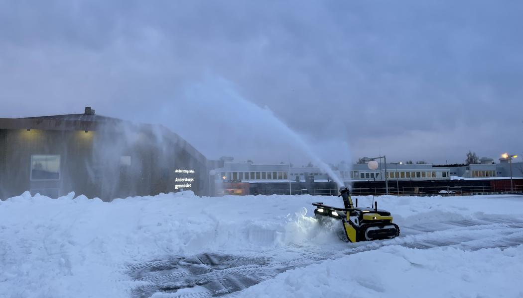 Robotiserad snöskottning på hustak. Foto: Heimstaden