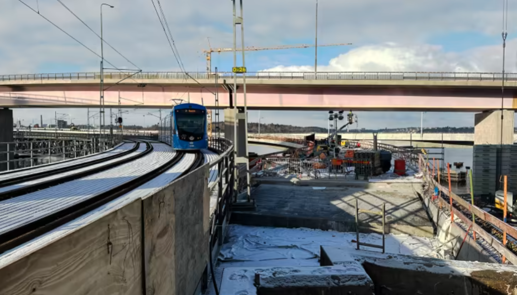 Lidingöbanan på Gamla Lidingöbron. Foto: SL