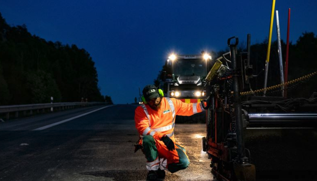 Peab Asfalt utför beläggning med 20 000 ton ECO-Asfalt åt Trafikverket. Foto: Peab 