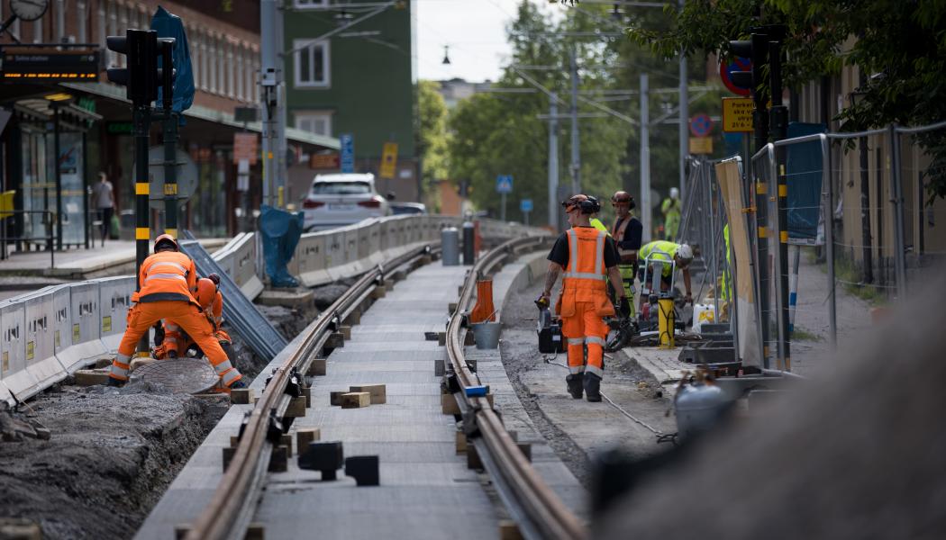 Arbete på Tvärbanan i Gröndal, Stockholm. Foto: Infranord