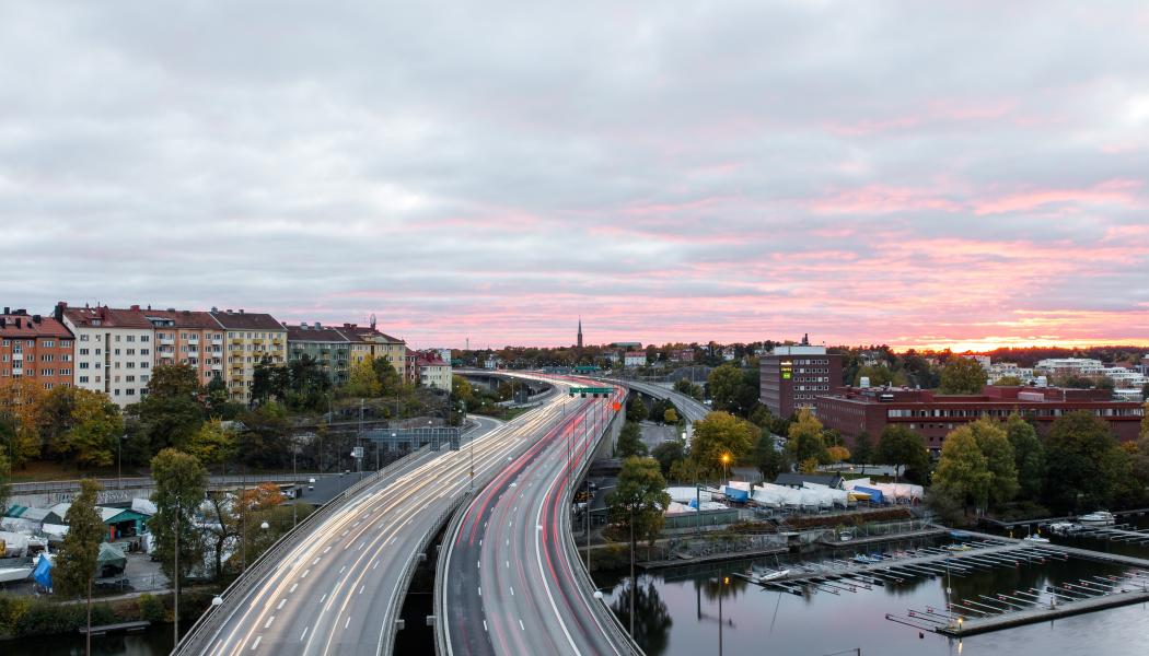 2025 kommer 1,1 miljarder kronor skjutas till för att stärka det civila försvaret av infrastrukturen Foto: jon flobrant/unsplash