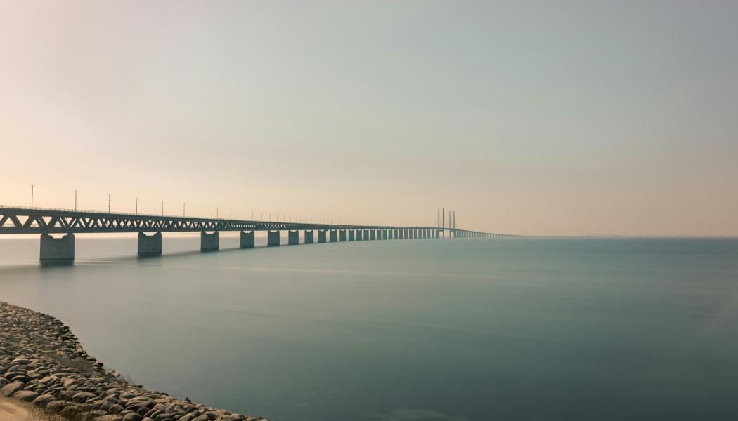 Varje dag passerar knappt 2 000 lastbilar på Öresundsbron Foto: Karl Hörnfeldt /Unsplash