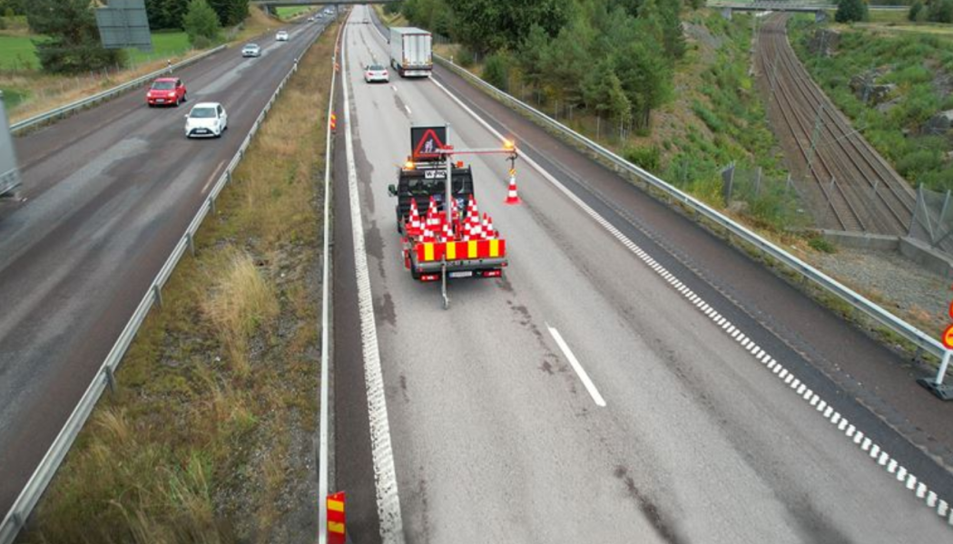Peab Asfalt testar automatiserad utplacering av koner. Foto: Peab