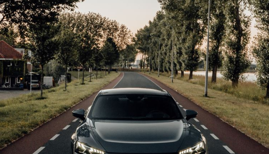 Stort intresse för laddstolpar för el- och hybridbilar i Åkersberga. Foto: Open Infra 