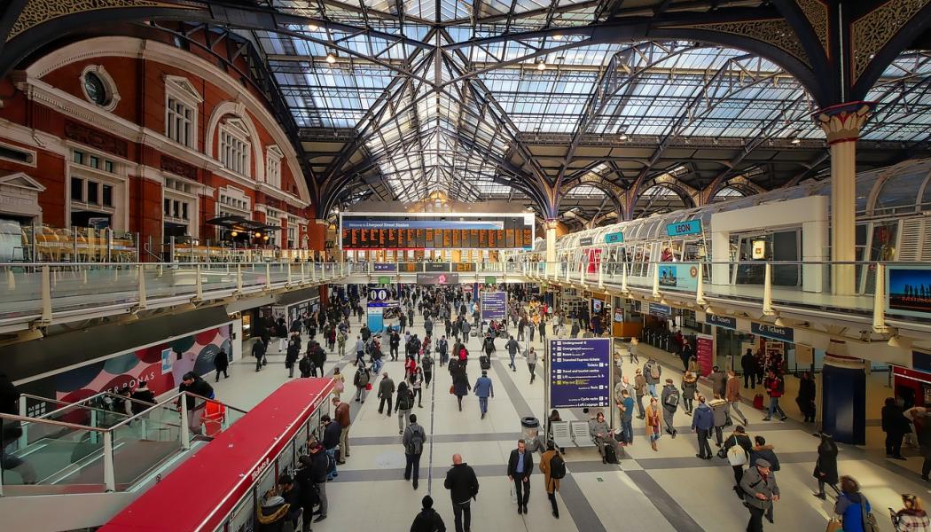 Liverpool Station. Foto: Pixabay. Creative Commons Lic. Kredit: fietzfotos

