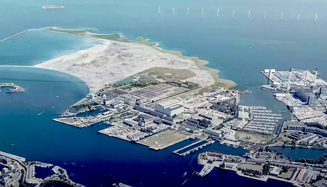 Konstgjorda ön Lynetteholm ska ligga i förlängningen av Refshaleøen till vänster i bilden. Det ska finnas plats för 35 000 invånare, och ön ska också skydda Köpenhamn mot stigande vattennivåer. (Arkivfoto)
Foto: TV 2 Lorry