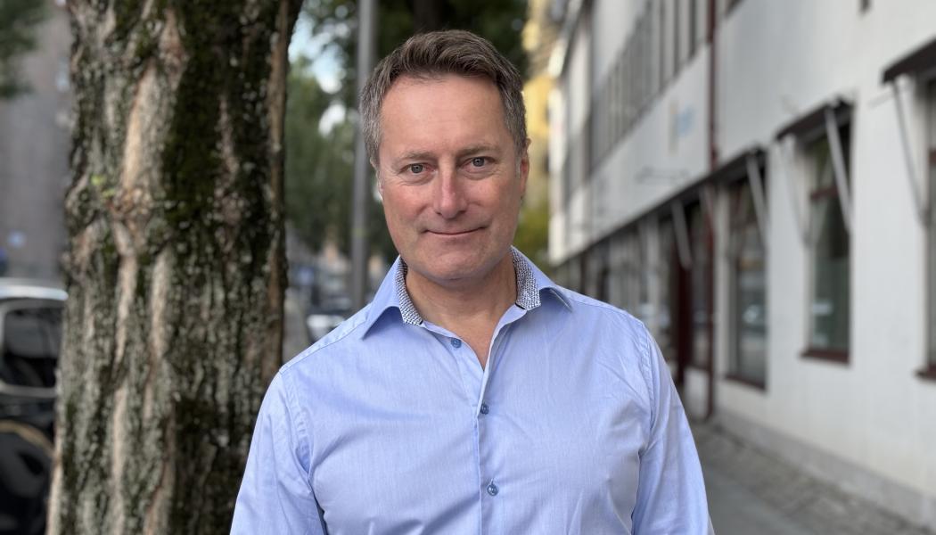 Mats Karlsson tilldelas Polhemspriset 2025 för banbrytande innovationer inom internetuppkoppling i kollektivtrafiken. Foto: Icomera/Marina Bergozza